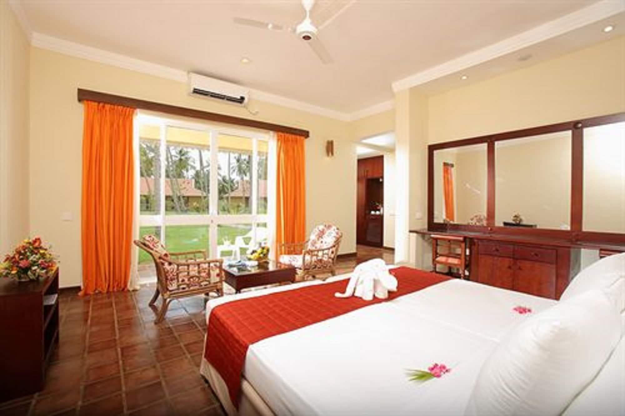 Club Palm Bay Hotel Marawila Exterior photo