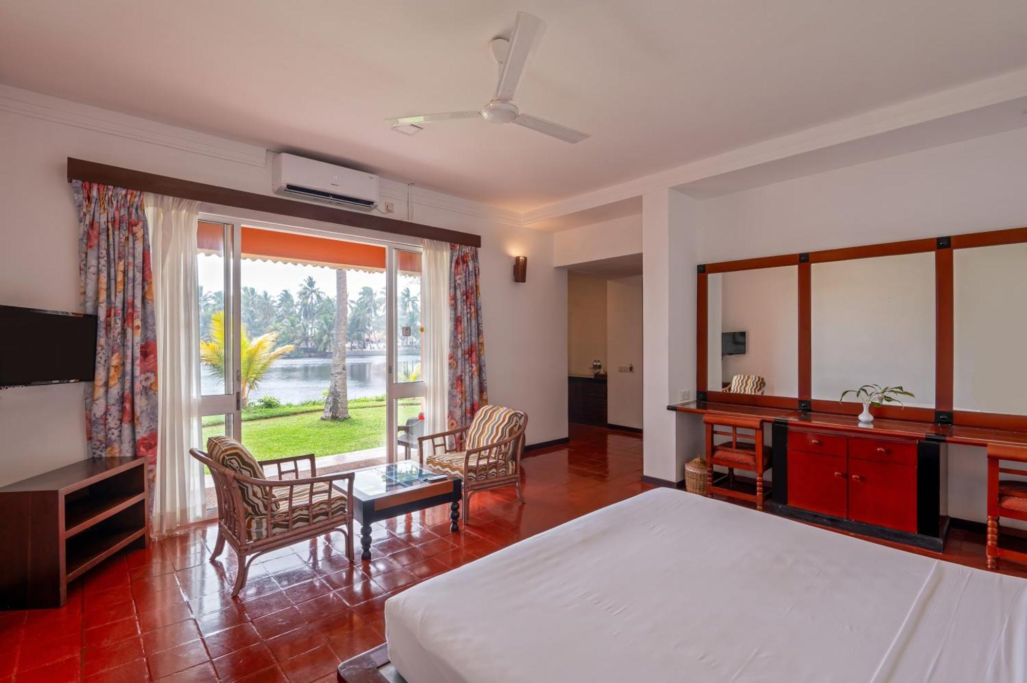 Club Palm Bay Hotel Marawila Room photo