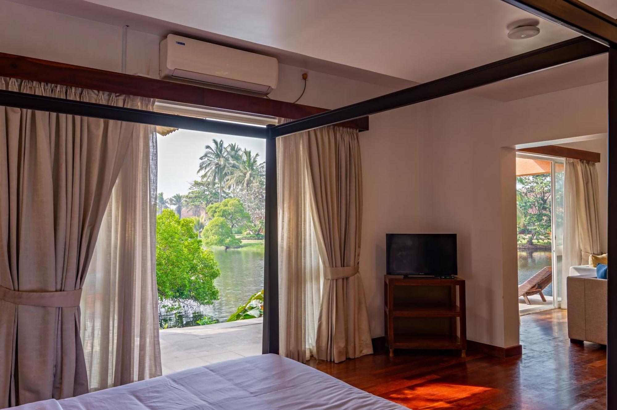 Club Palm Bay Hotel Marawila Room photo