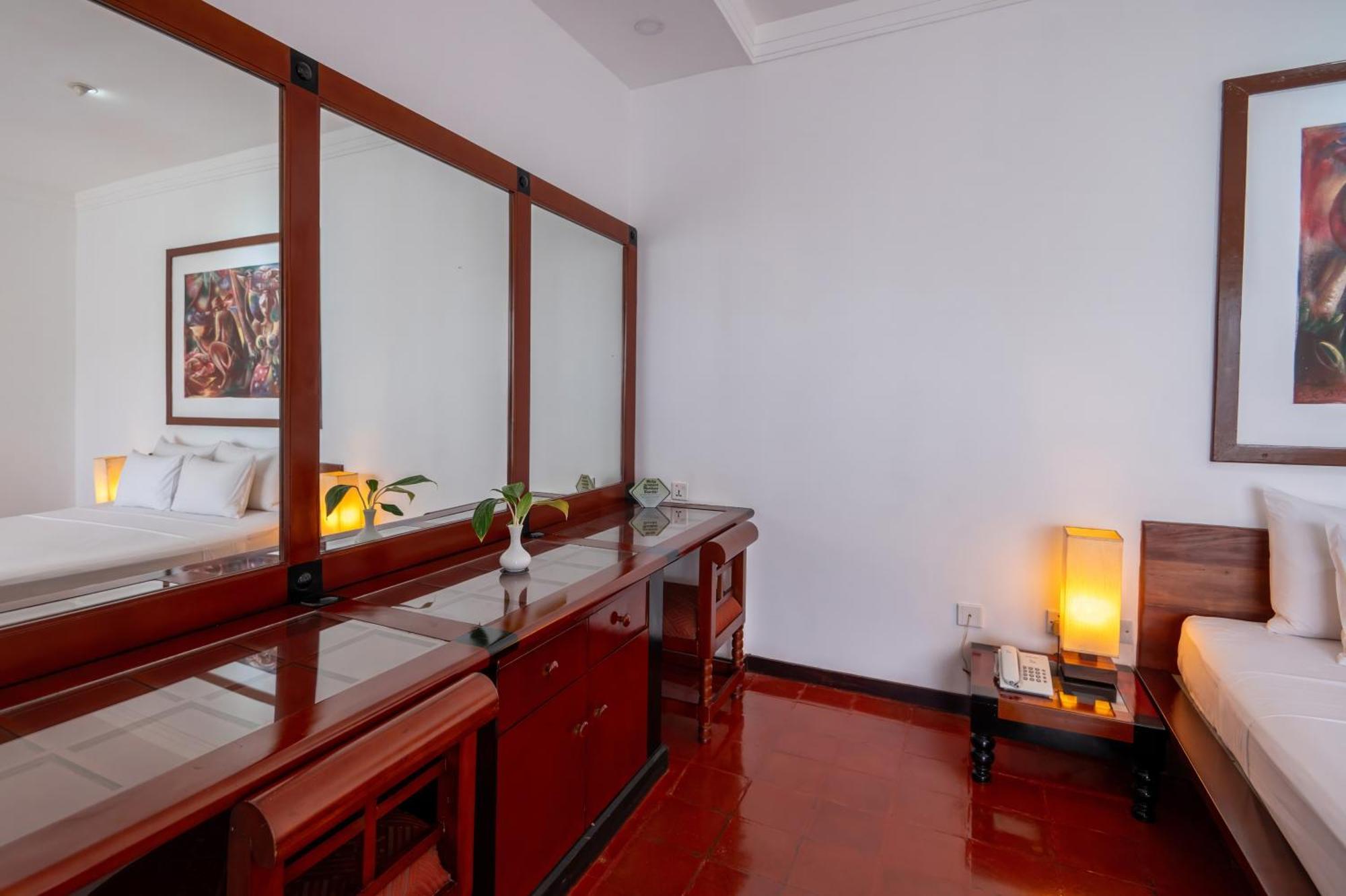 Club Palm Bay Hotel Marawila Room photo