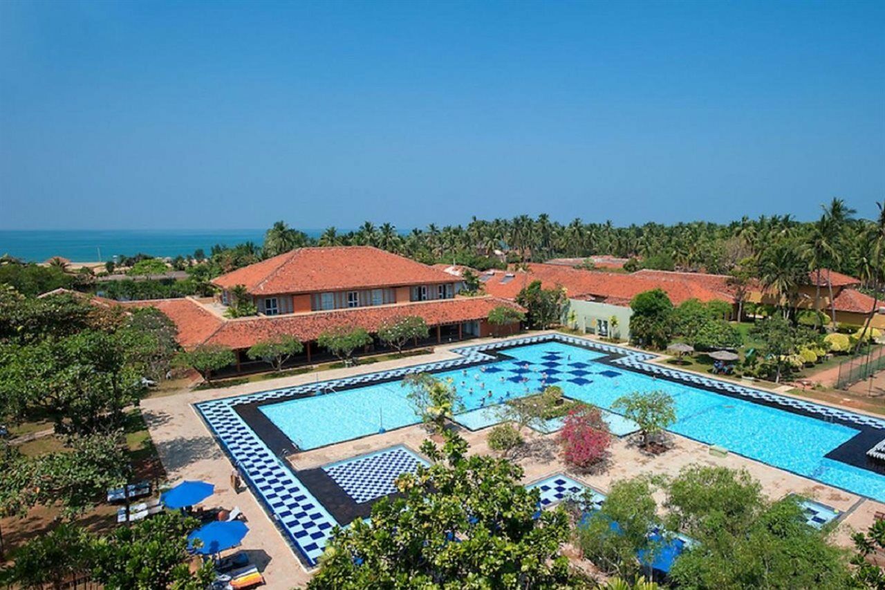 Club Palm Bay Hotel Marawila Exterior photo