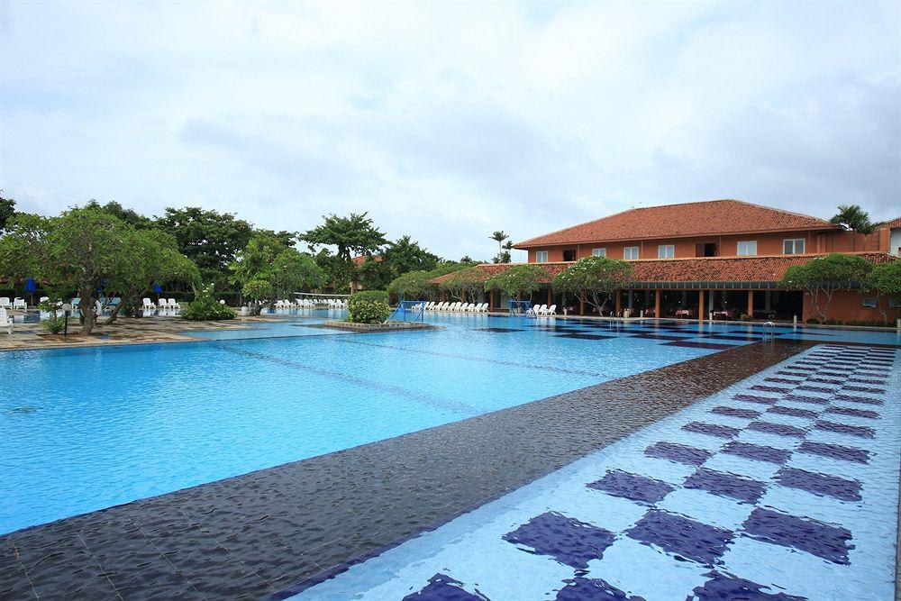 Club Palm Bay Hotel Marawila Exterior photo